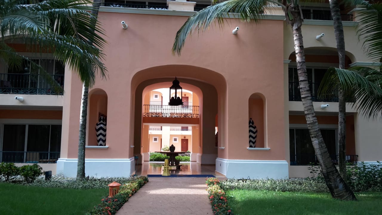 Eingang zu den Wohngebäuden Iberostar Selection Hacienda Dominicus