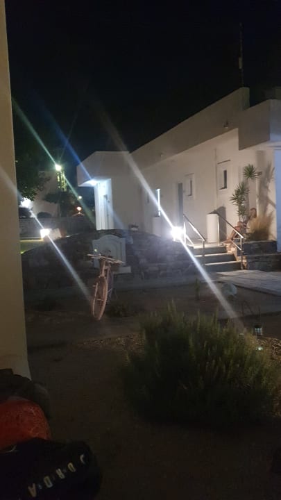 Außenansicht Ladiko Inn Hotel