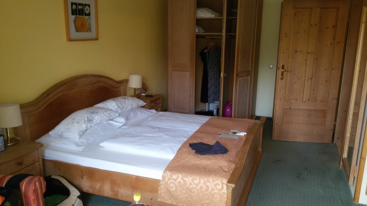 Zimmer nett aber etwas altfadrisch  Garten-Hotel Ochensberger