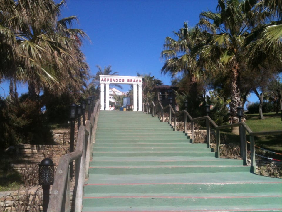 Treppe vom Strand Richtung Hotel Trendy Aspendos Beach Hotel