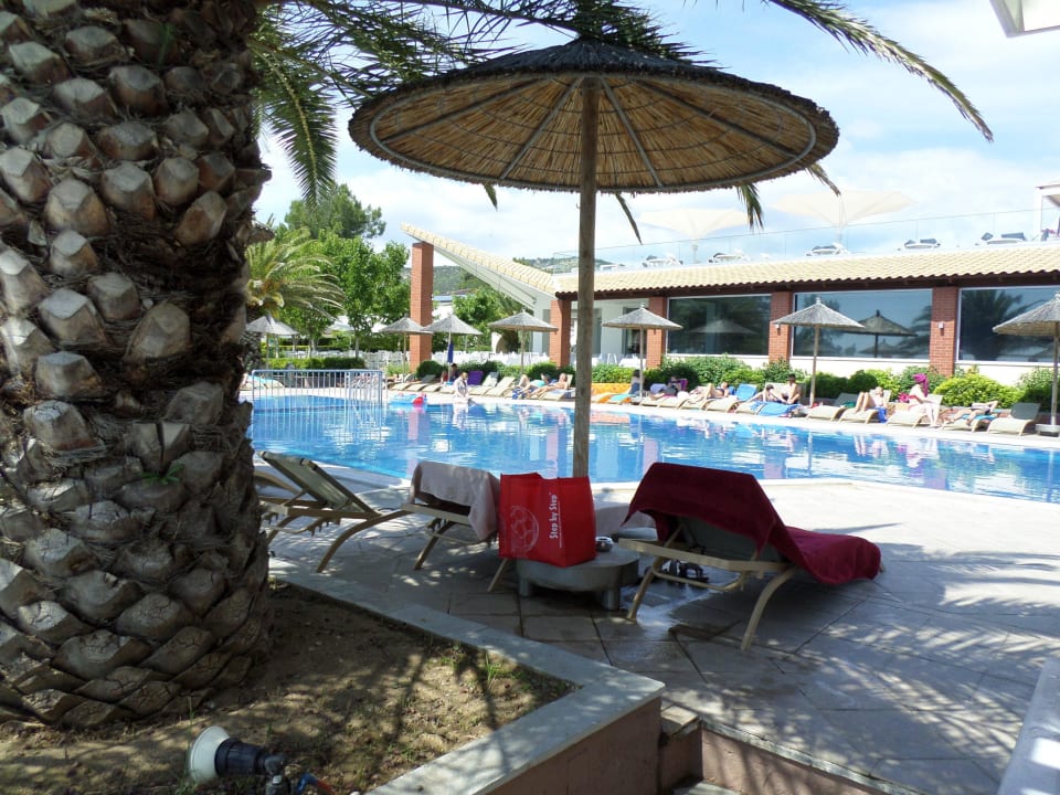 Sonne- und Schattenplätze sind vorhanden Alexandra Beach Thassos Spa Resort