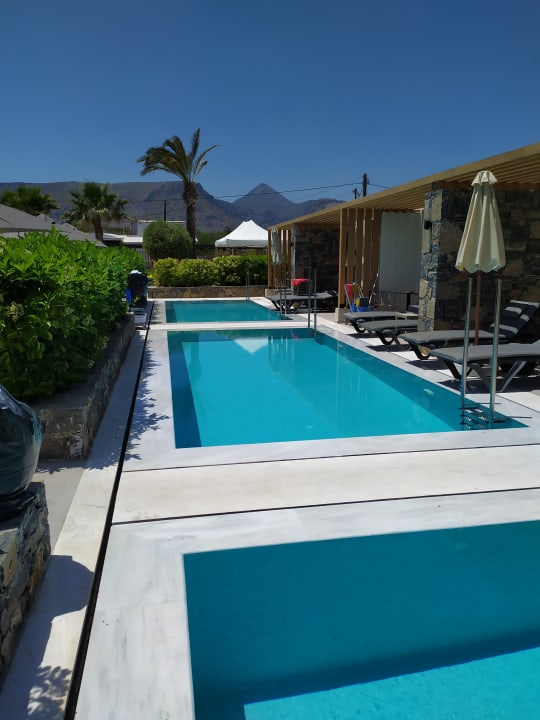 Außenansicht Petousis Hotel & Suites