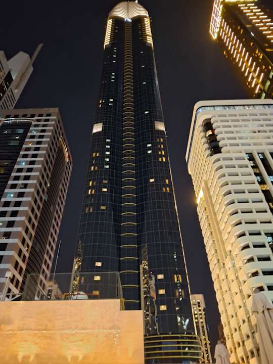 Pool Rose Rayhaan by Rotana