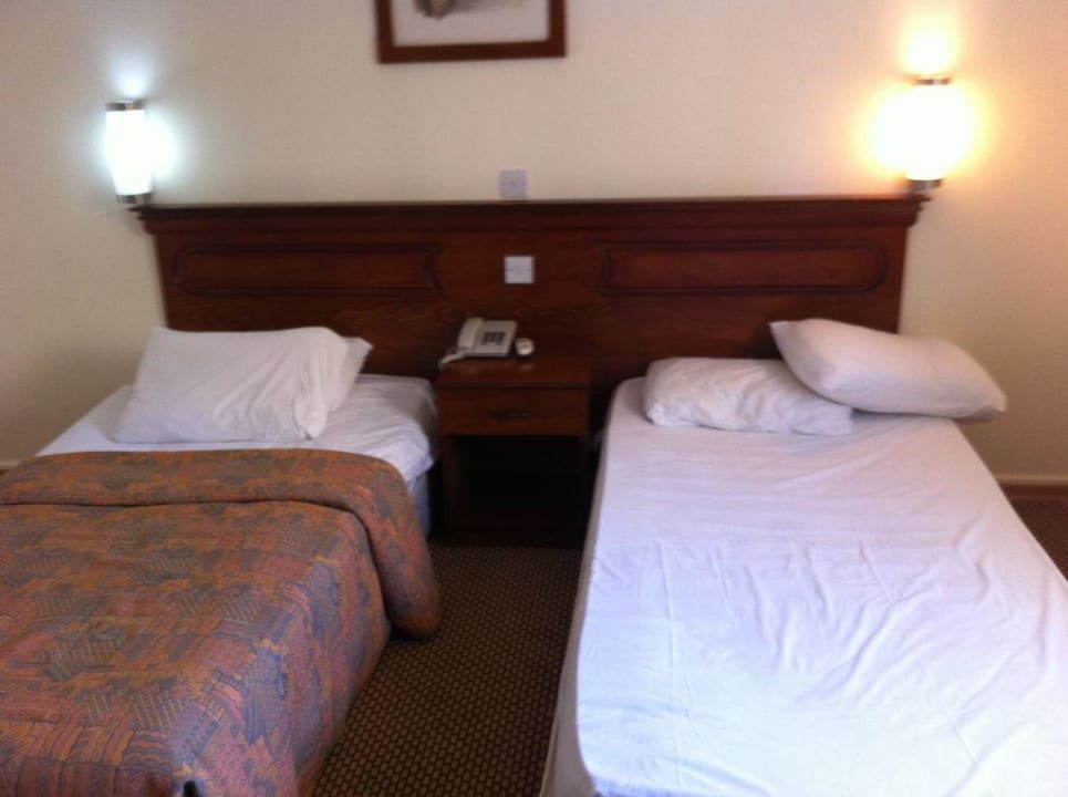 Zwei Betten in der obersten Etage der Suite Oscar Resort Hotel