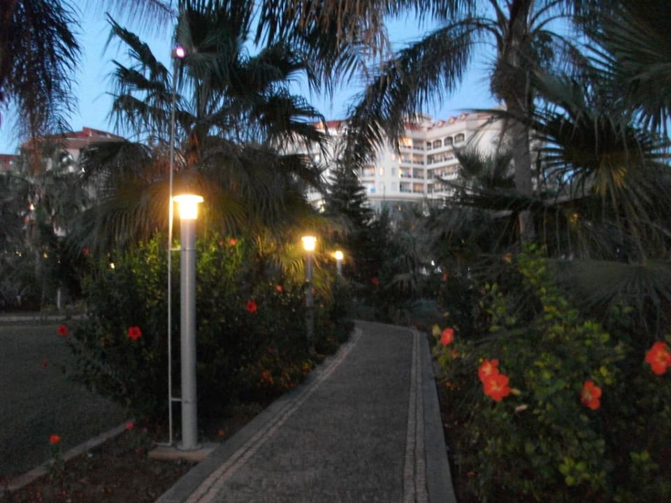 Weg vom Strand zum Hotel Arycanda Kirman Premium