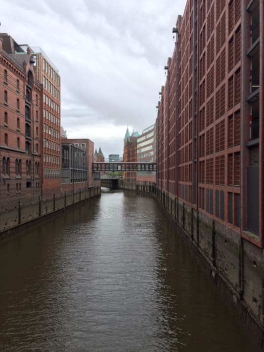 Ausblick AMERON Hamburg Hotel Speicherstadt