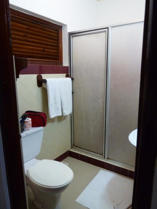 Bad im Superiorzimmer Hotel Susantha Garden