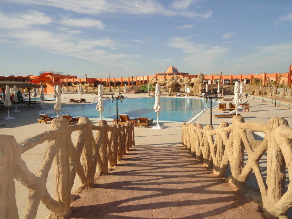 Pool mit Anlage Three Corners Happy Life Beach Resort