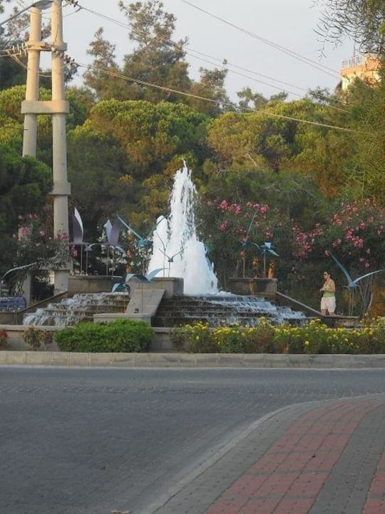 Vor dem Hotel Asteria Collection Side
