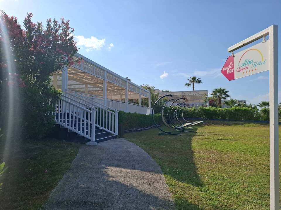 Strand Alba Queen Hotel