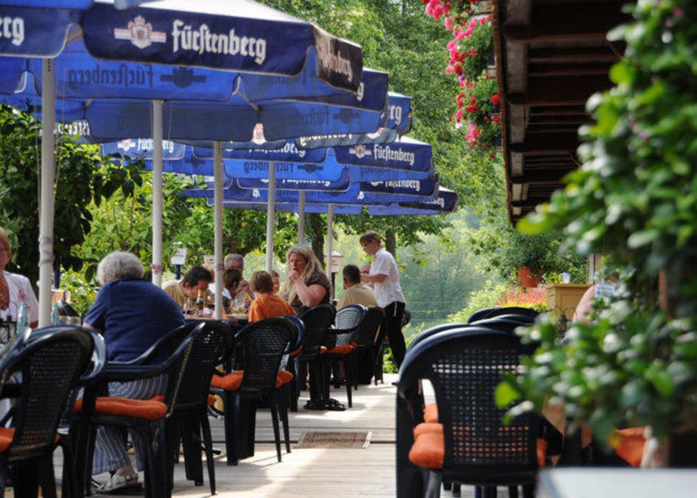 Mittagessen im Freien Heizmannshof Hotel & Restaurant
