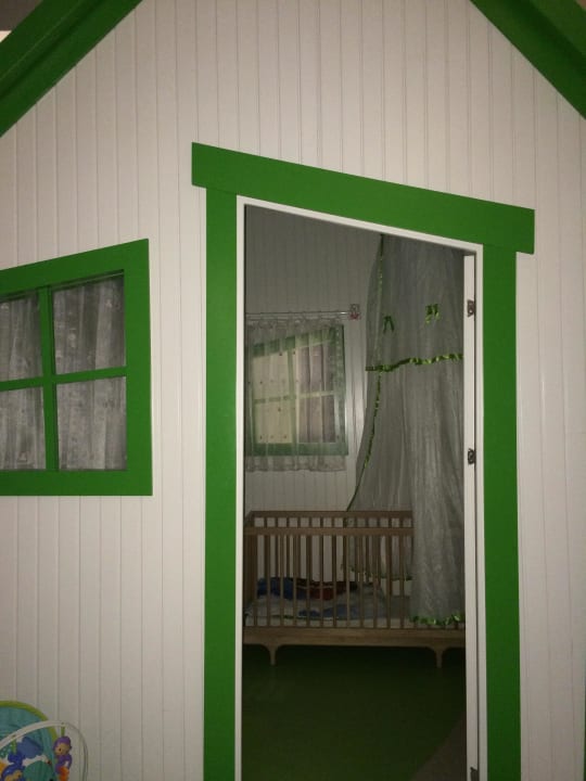 Kinderkrippe mit Schlafhäuschen The Land of Legends Kingdom Hotel