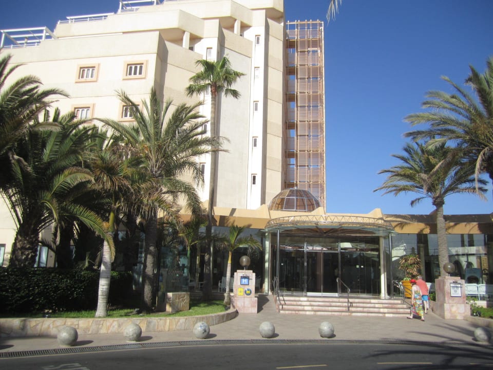 Haupteingang von Calle Helsinki Corallium Dunamar by Lopesan Hotels