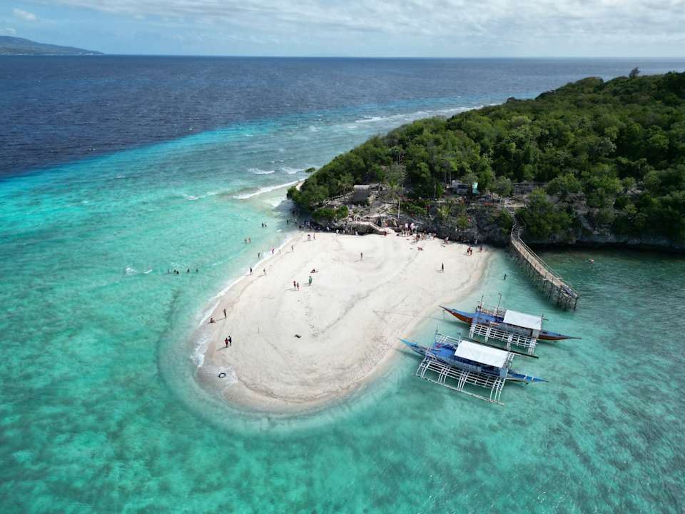 Strand Hotel Sumilon Bluewater Island Resort