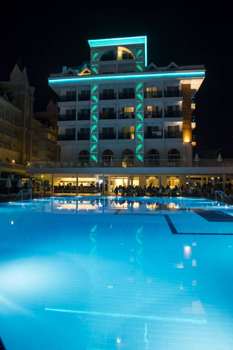 Rückfront mit Pool Palm World Side Resort & Spa