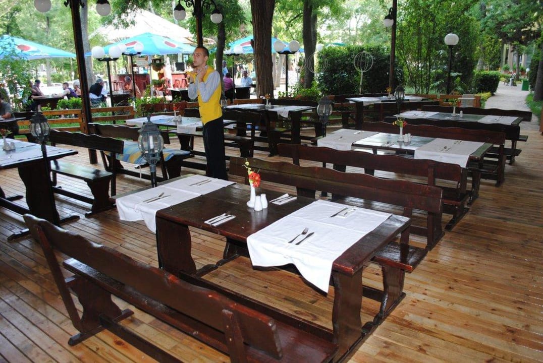 Die Terrasse des Restaurants HVD Club Bor