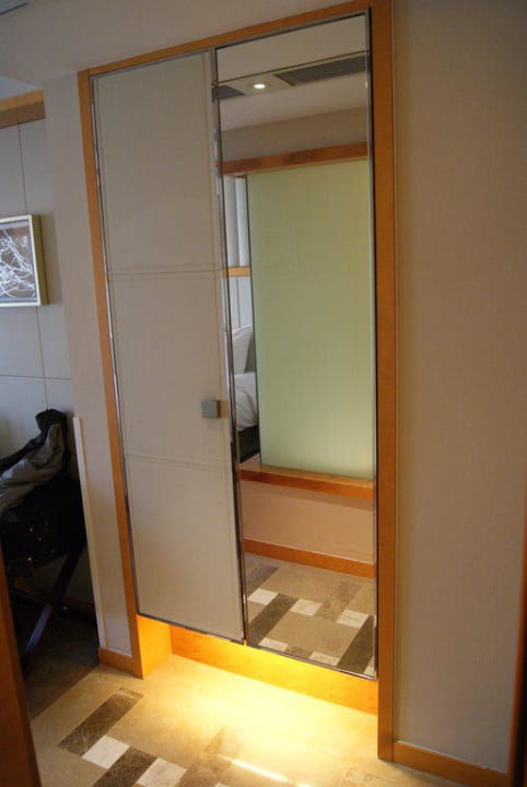 Schrank Ramada Yangzhou Casa Hotel