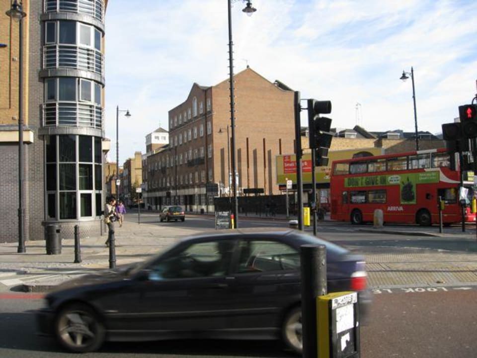 Weg von U-Bahn zum Hotel Hotel Holiday Inn Express London City