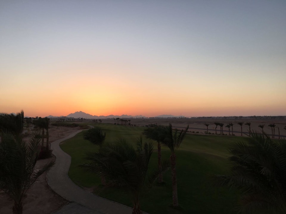 Blick über den Golfplatz am Abend Steigenberger Makadi Hotel - Adults only