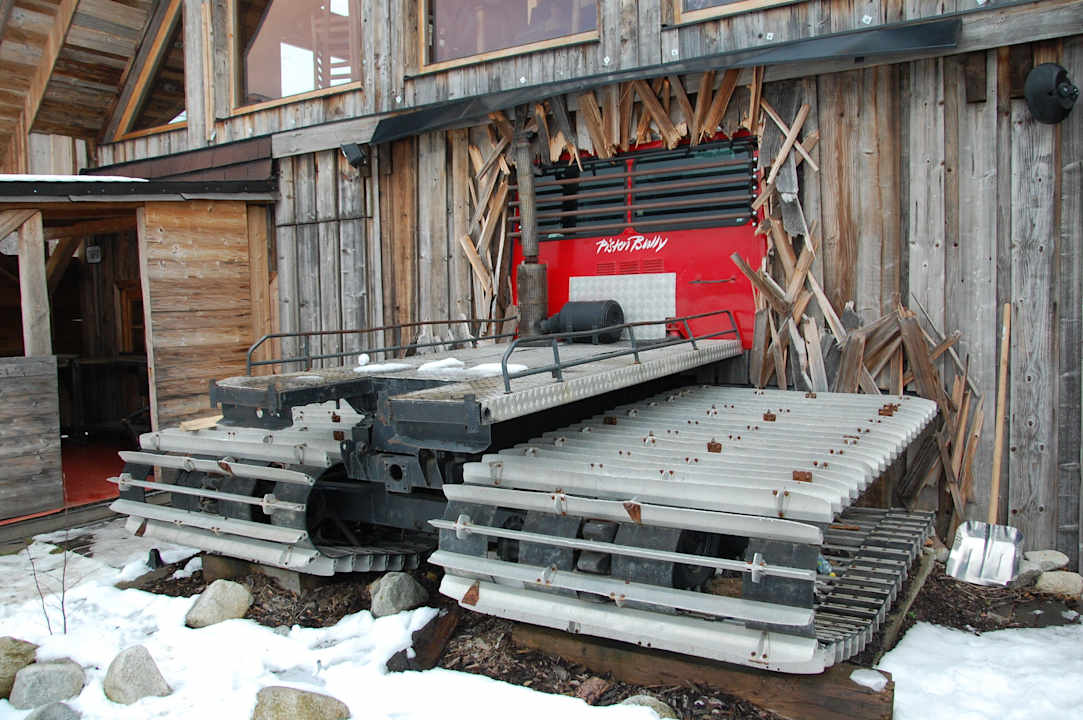 Polecany bar/restauracja (polecam zupę czosnkową) Hotel Sorea Uran