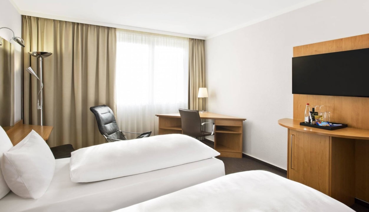 Standard Room - 3 People NH Frankfurt Airport West