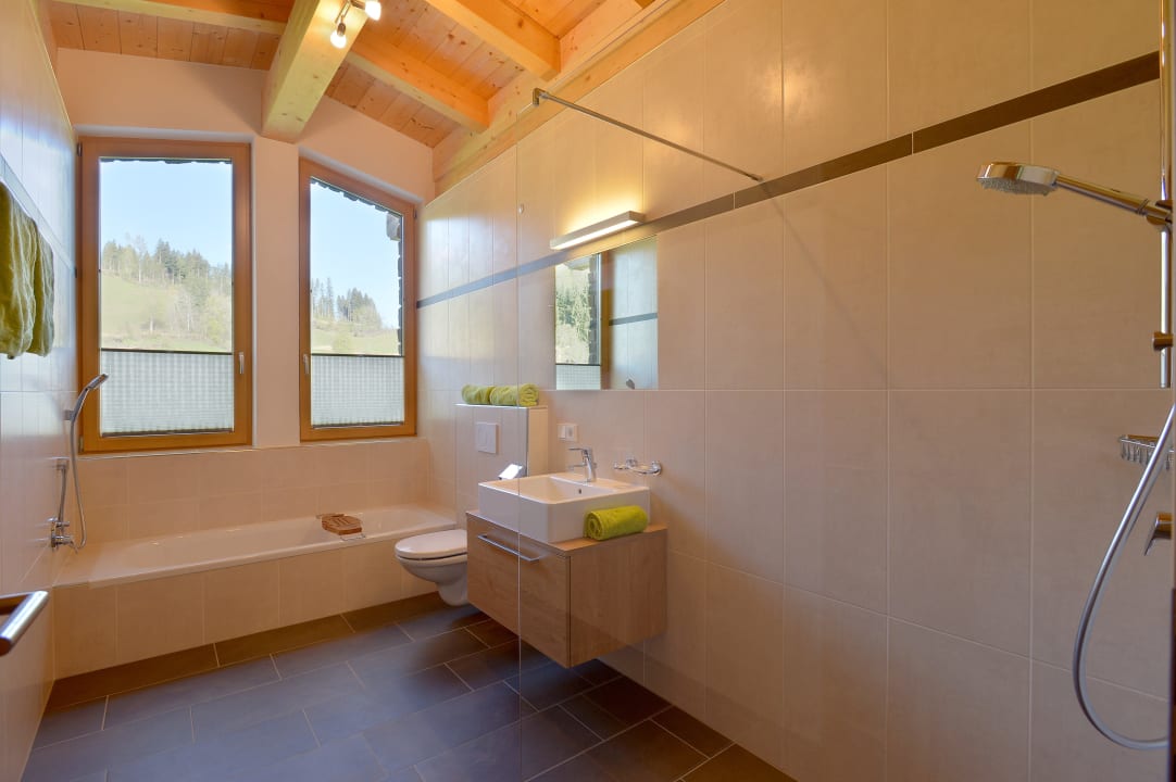 Badezimmer mit Badewanne Appartement "2344" Apartement Erlenau