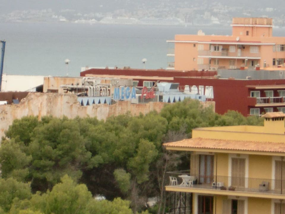 Ausblick zum Megapark Hotel Timor
