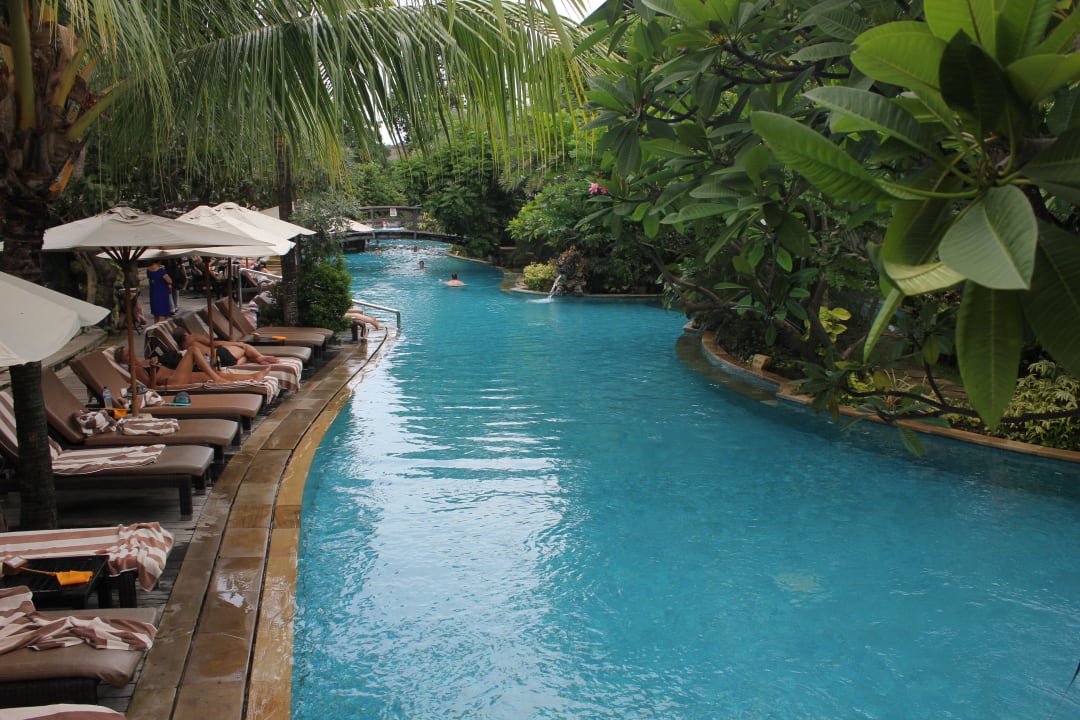 Teil vom großen Lagunenpool Padma Resort Legian