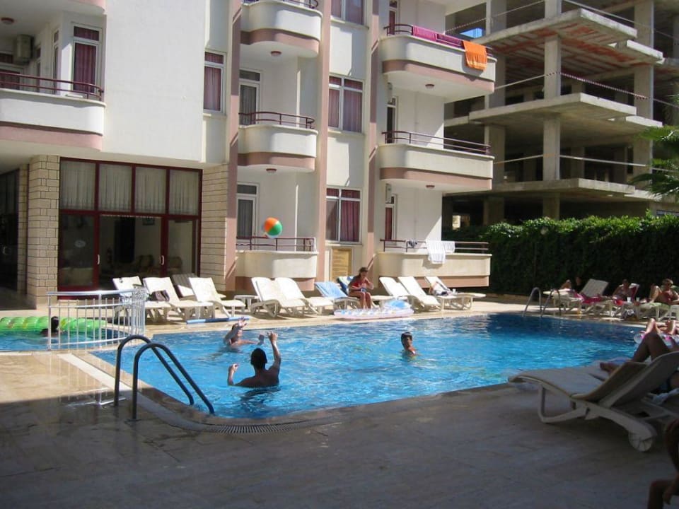 Pool Bella Bravo Suite Hotel