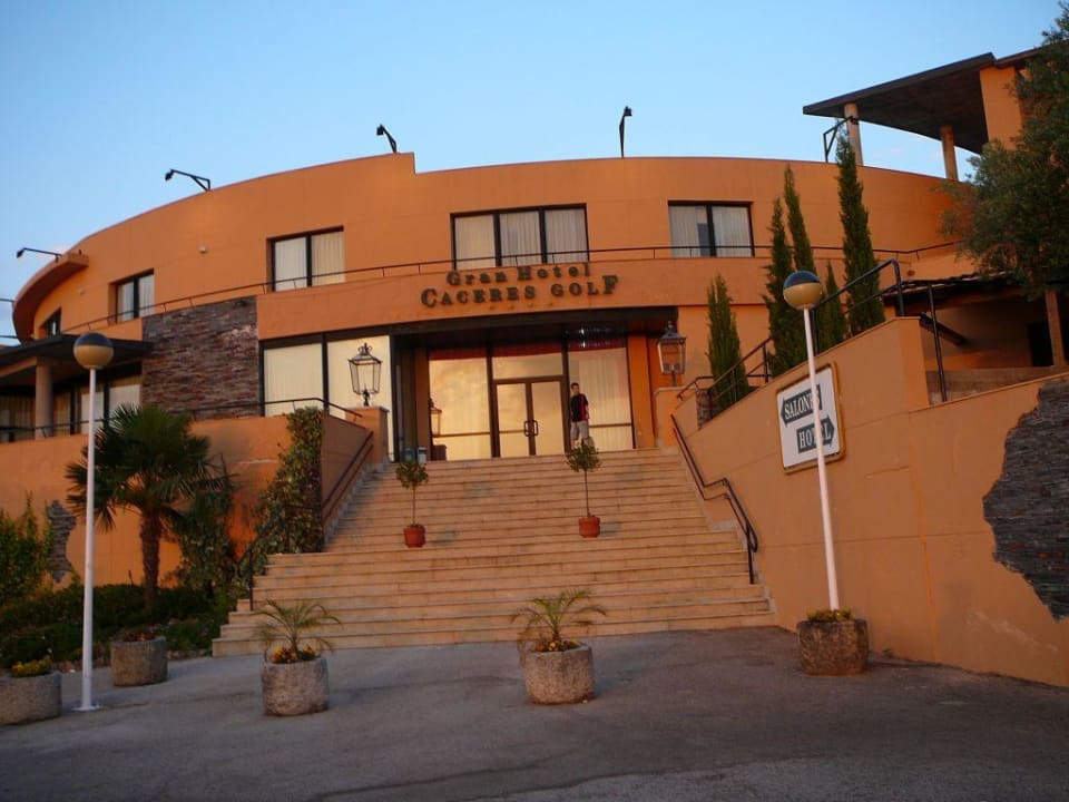 Wejscie główne Hotel Caceres Golf