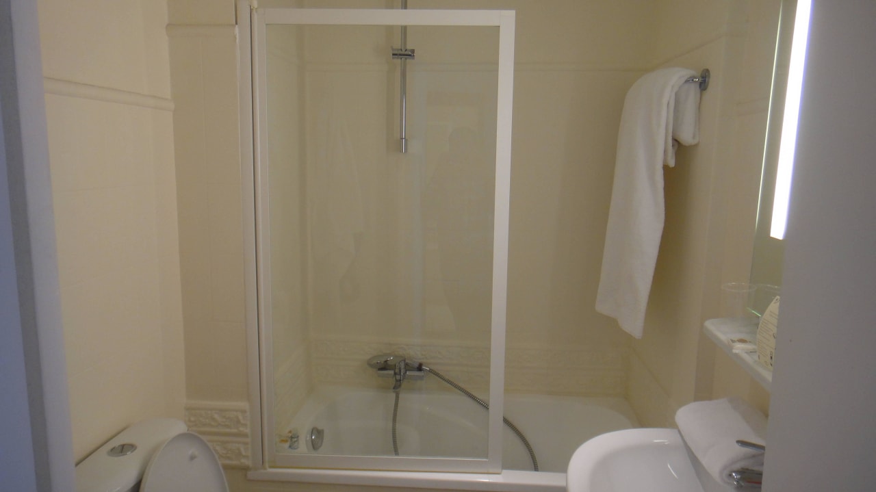 Bath Hotel Nap By HappyCulture