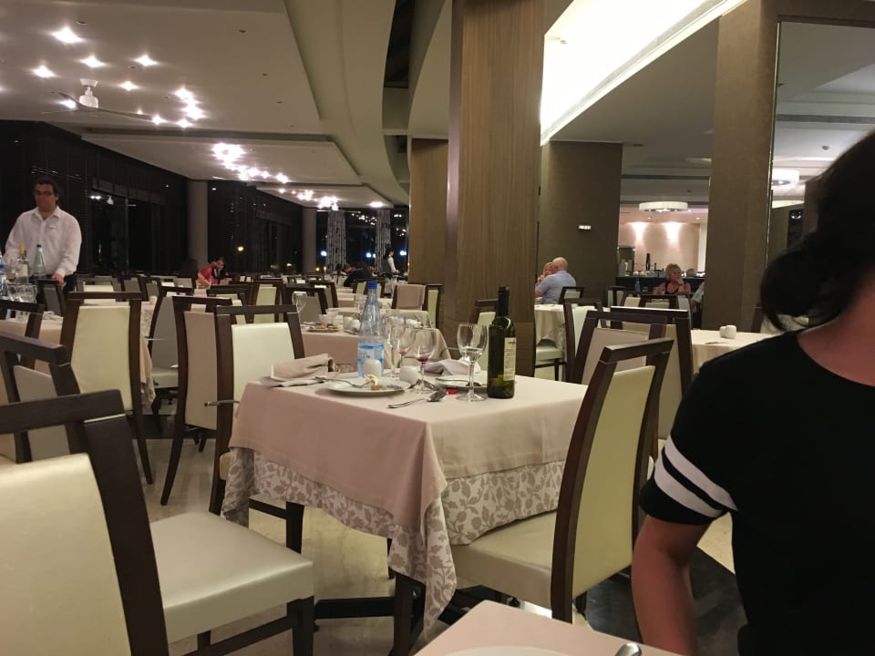 Restaurant Olympic Palace Resort Hotel & Convention Center