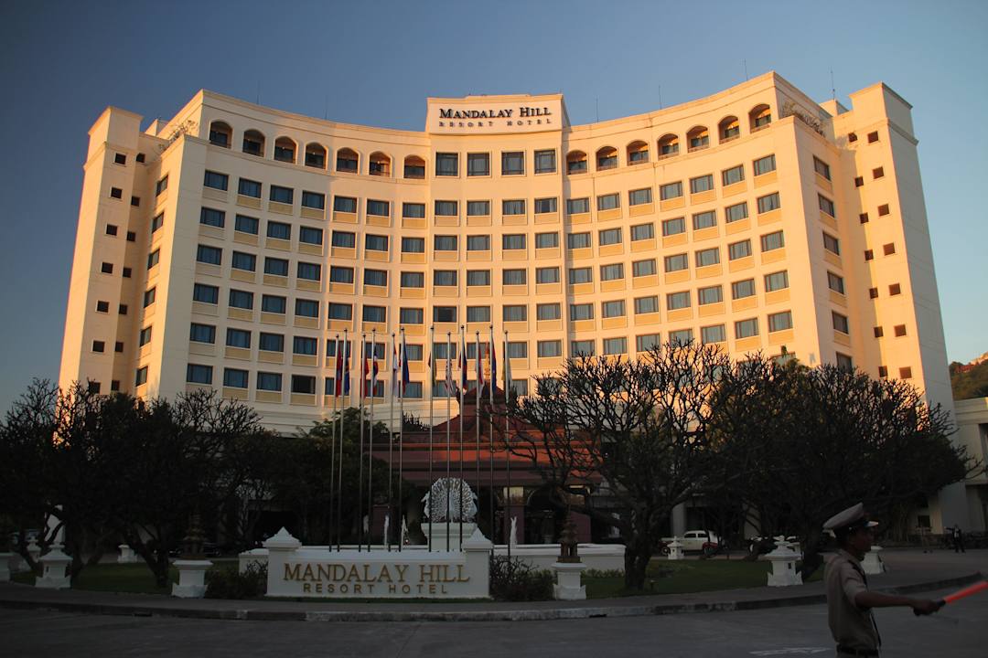 Hotel im Sonnenuntergang Mandalay Hill Resort