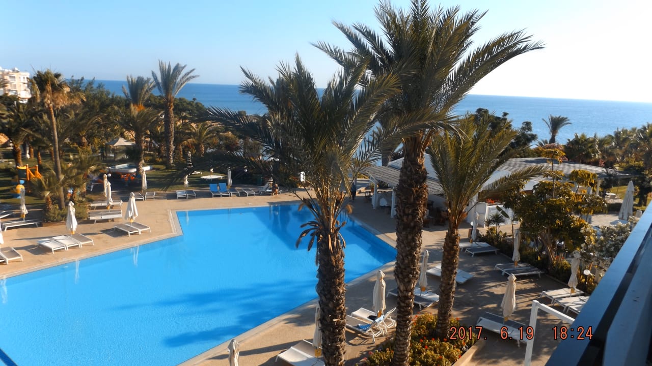 Pool Crystal Springs Beach Hotel