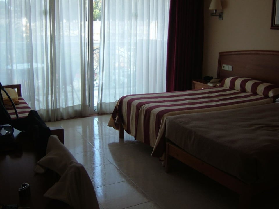 Bequemes Doppelbett Hotel Aparthotel Paguera Beach