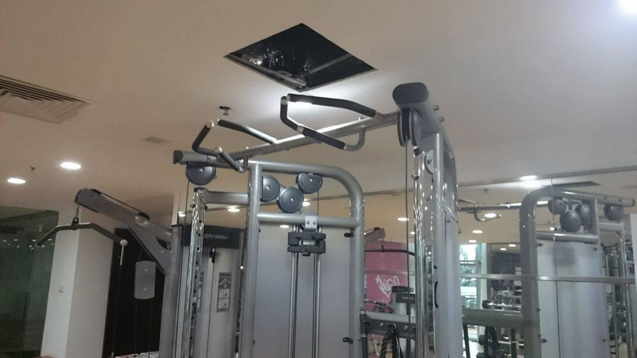Fittness mit unpassenden Loch Hotel Sofitel Hyland