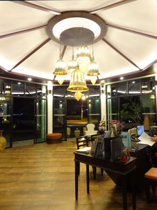 Lobby Hotel Navatara Phuket Resort