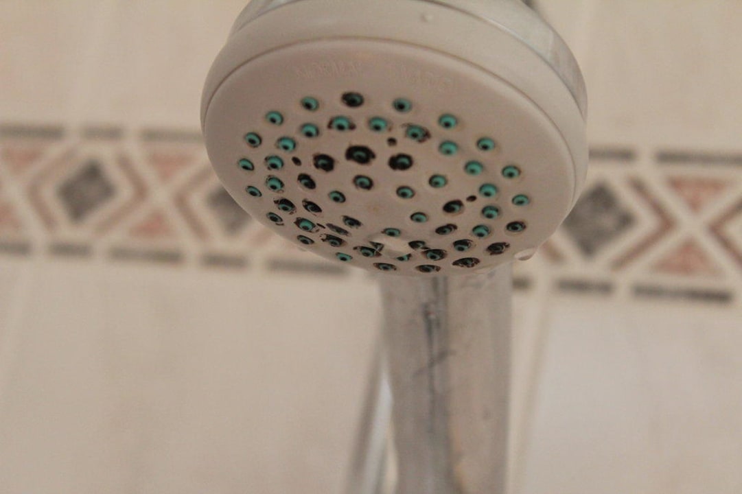 Verschimmelte Duschbrause Hotel Stilfserhof
