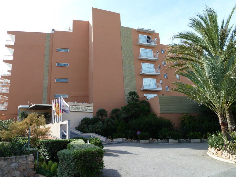 Hoteleingang und Vorfahrt von der Straße HSM Golden Playa