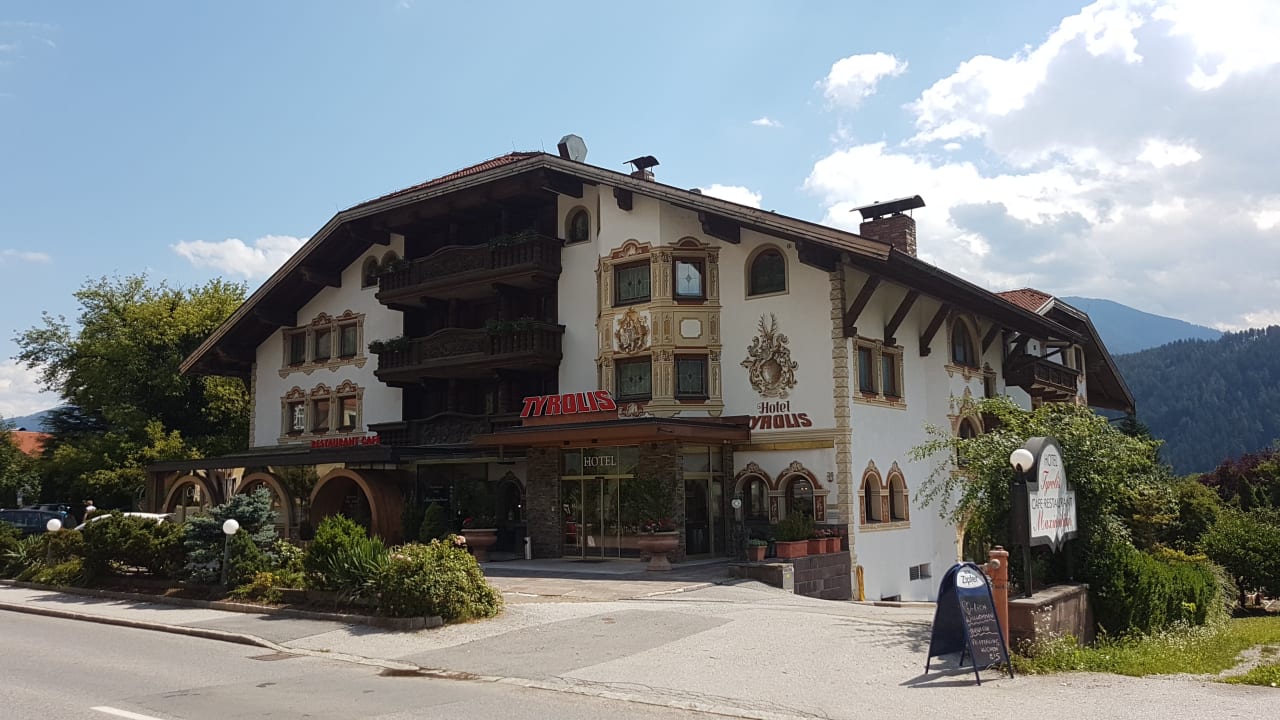 Außenansicht Hotel Tyrolis