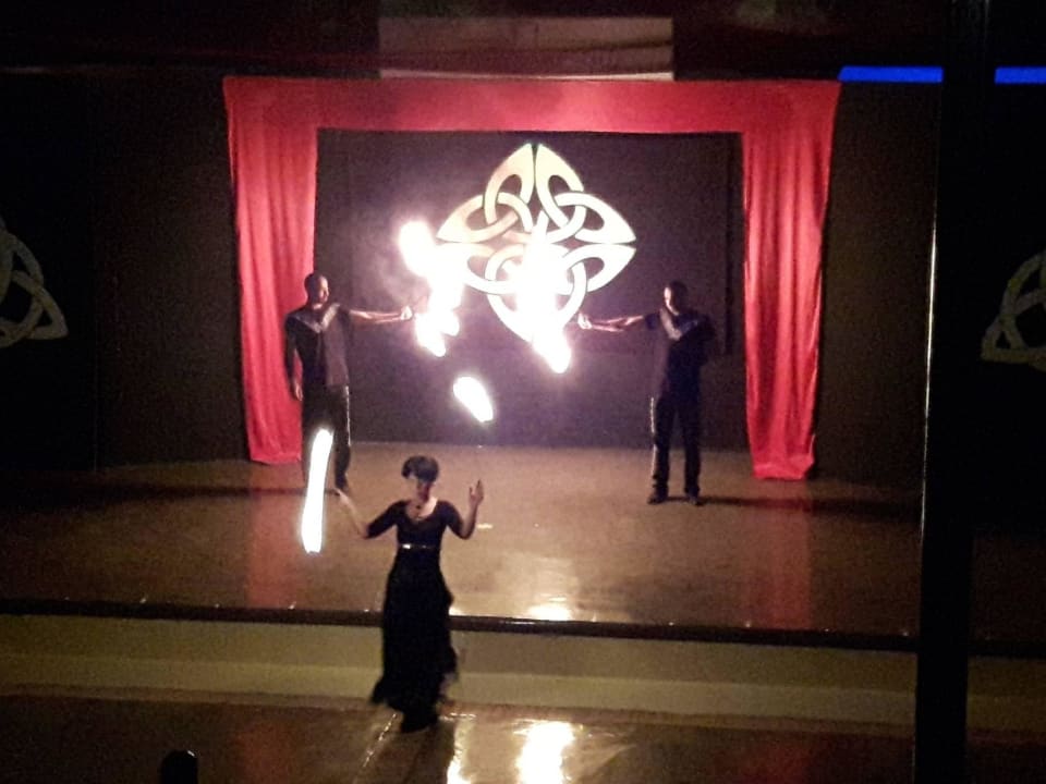 Abendshow in der Arena Fort Arabesque Resort, Spa & Villas