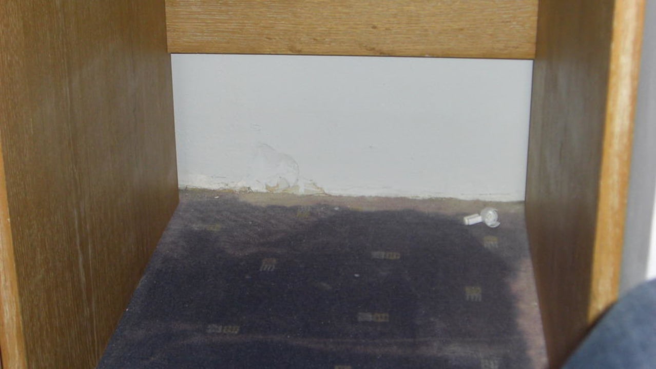 Unter der Kommode HVD Viva Club Hotel