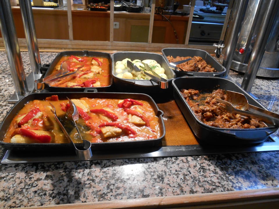 Hier Gulasch und Fisch  Hotel HM Gran Fiesta
