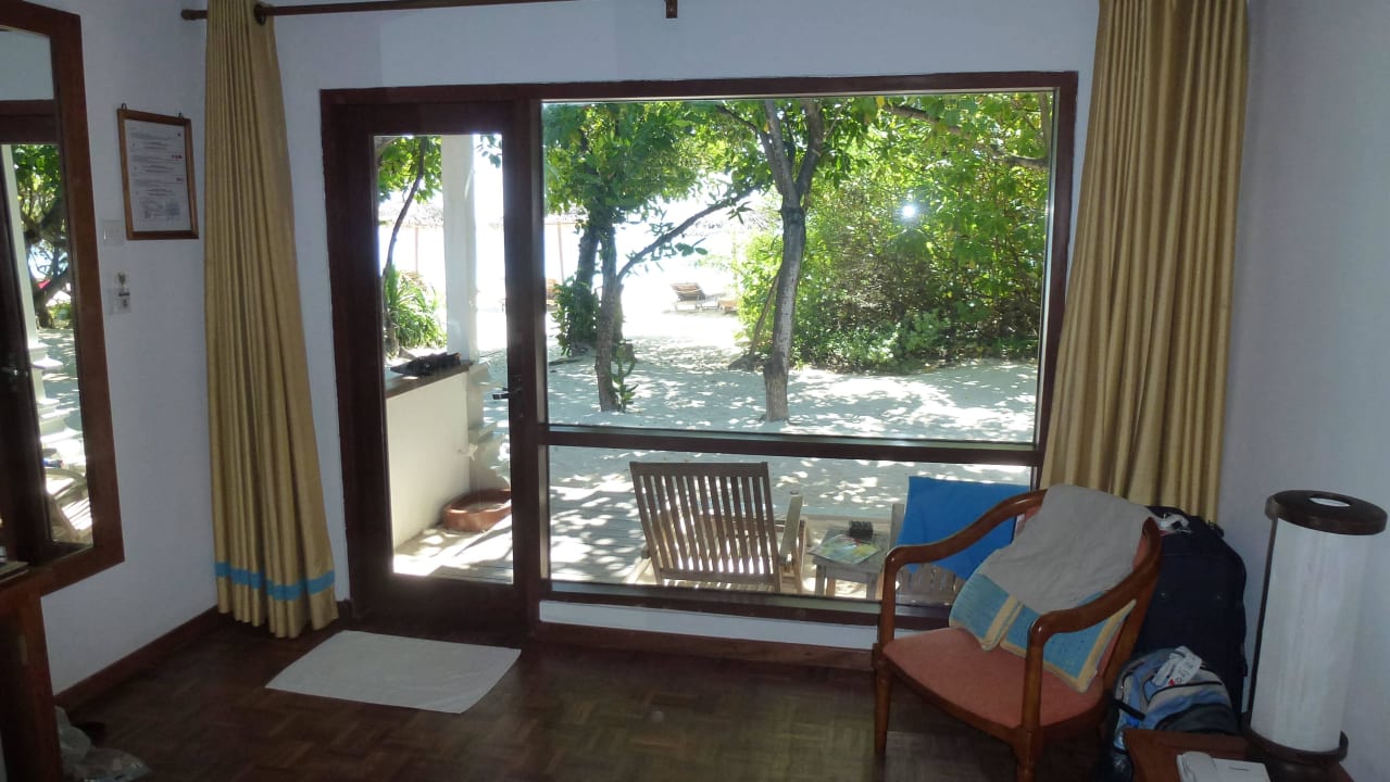Blick aus dem Zimmer zum Strand NH Collection Maldives Reethi Resort