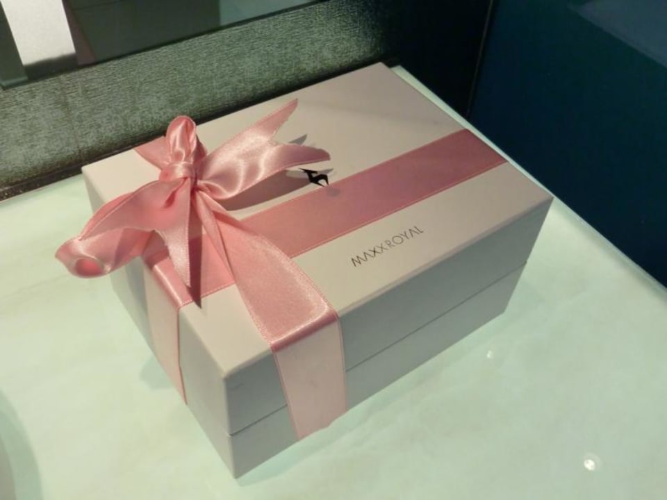 Frauen set up Maxx Royal Kemer Resort