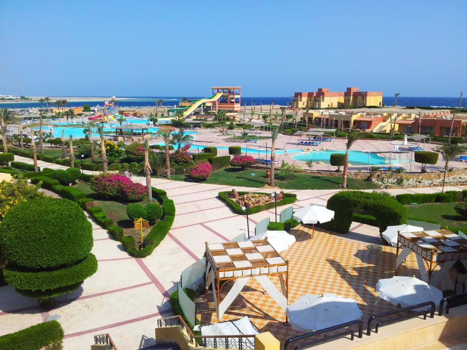Kompleks basenów i zatoka Malikia Resort Abu Dabbab