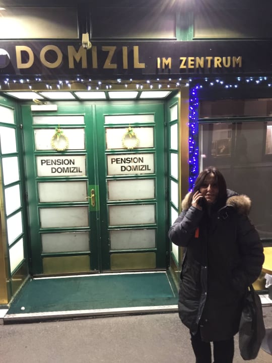 Вход в отель Hotel Domizil
