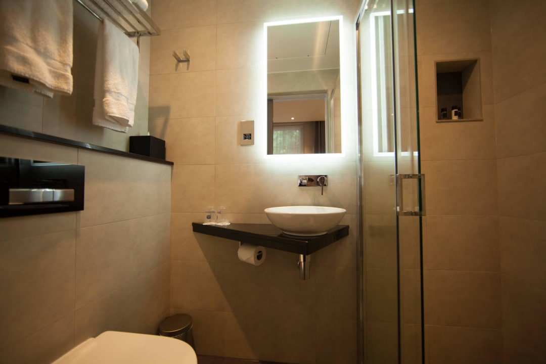 Typical Bathroom Best Western Plus The Delmere Hotel