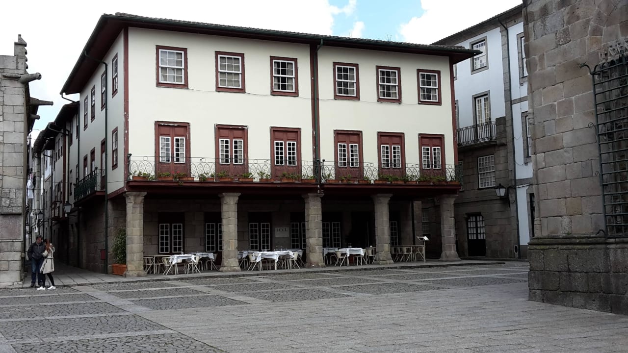 Blick vom Platz Hotel da Oliveira