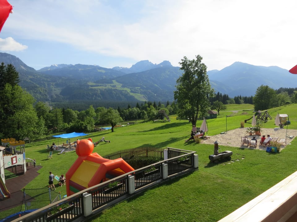 Blick von Restaurant Terrasse Familienhotel Ramsi
